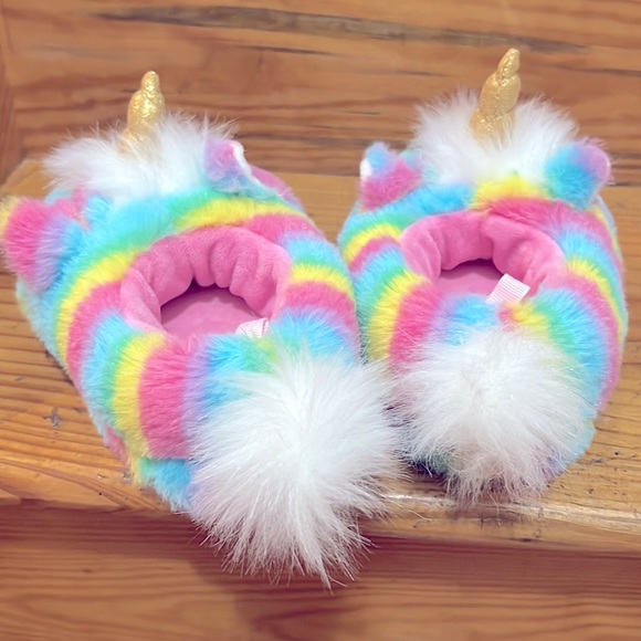 Toddler Girls Plush Unicorn Fuzzy Comfy Slippers Shoes Size 7/8 - Picture 2 of 4